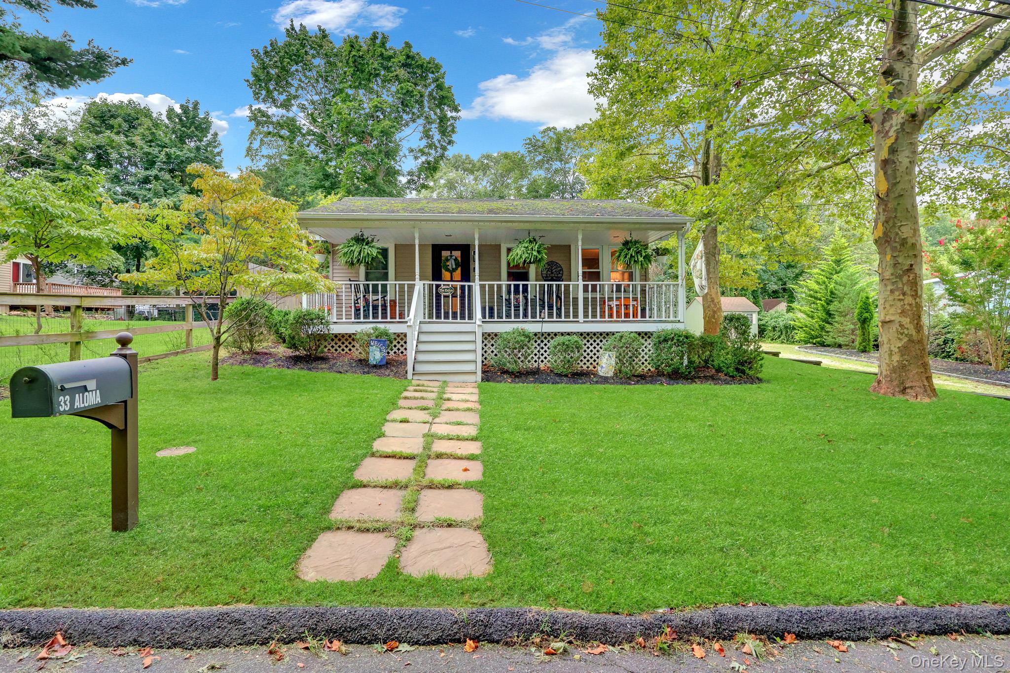 33 Aloma Road – For Sale