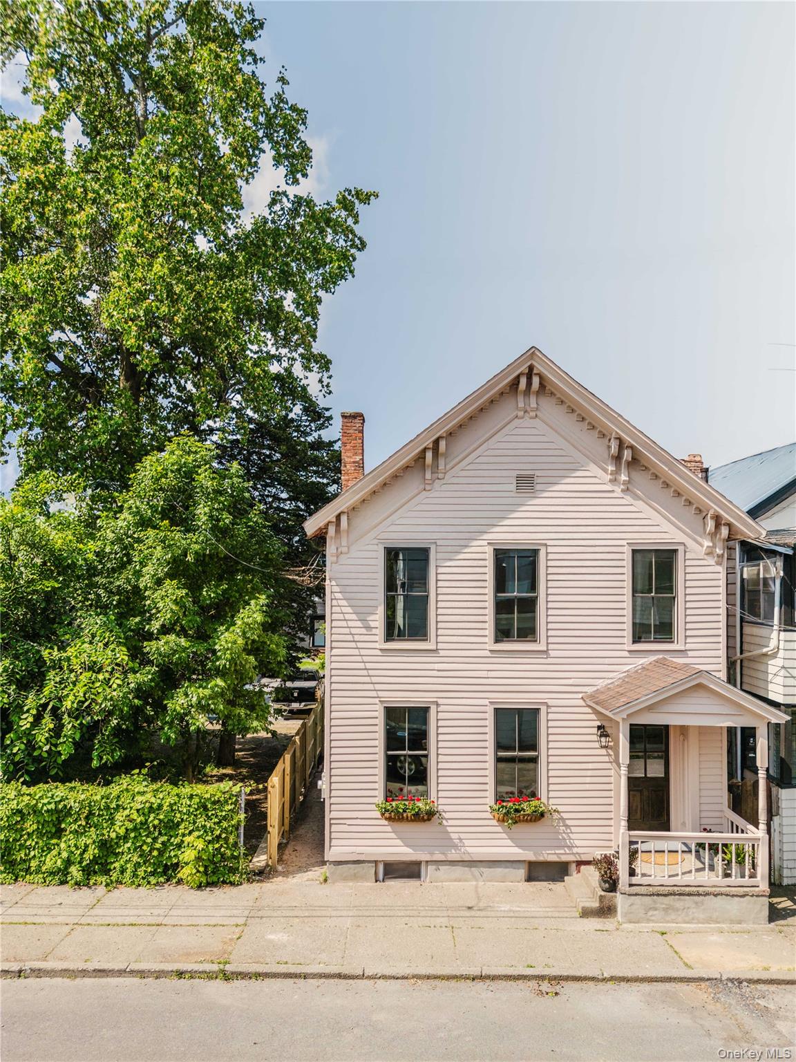 225 Robinson Street – For Sale photo 39