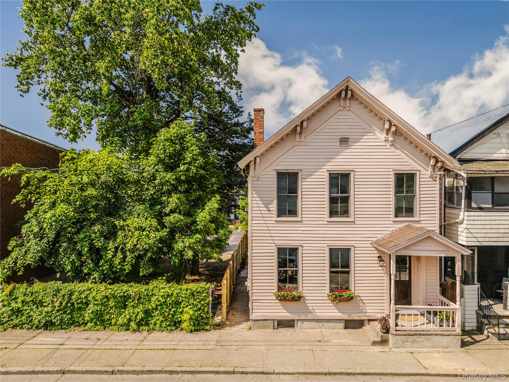 225 Robinson Street – For Sale
