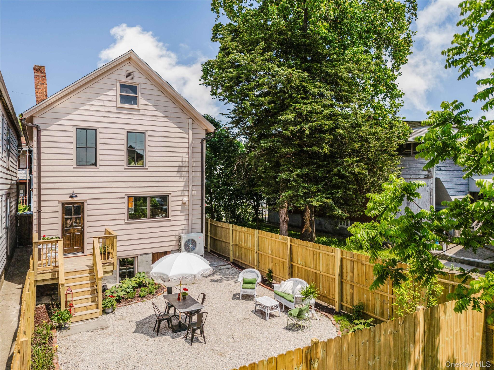 225 Robinson Street – For Sale photo 2
