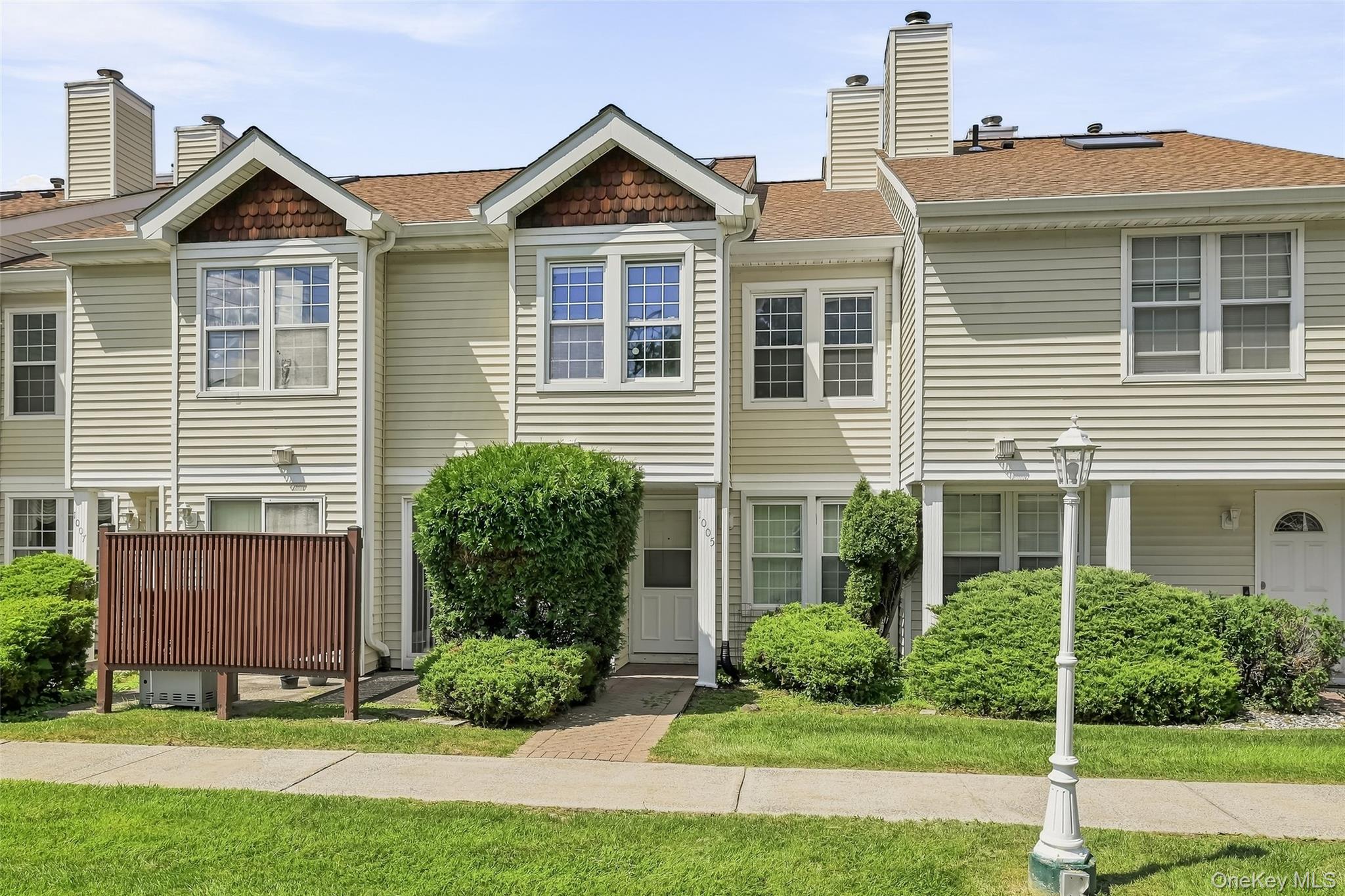 1005 Whispering Hills – For Sale photo 2