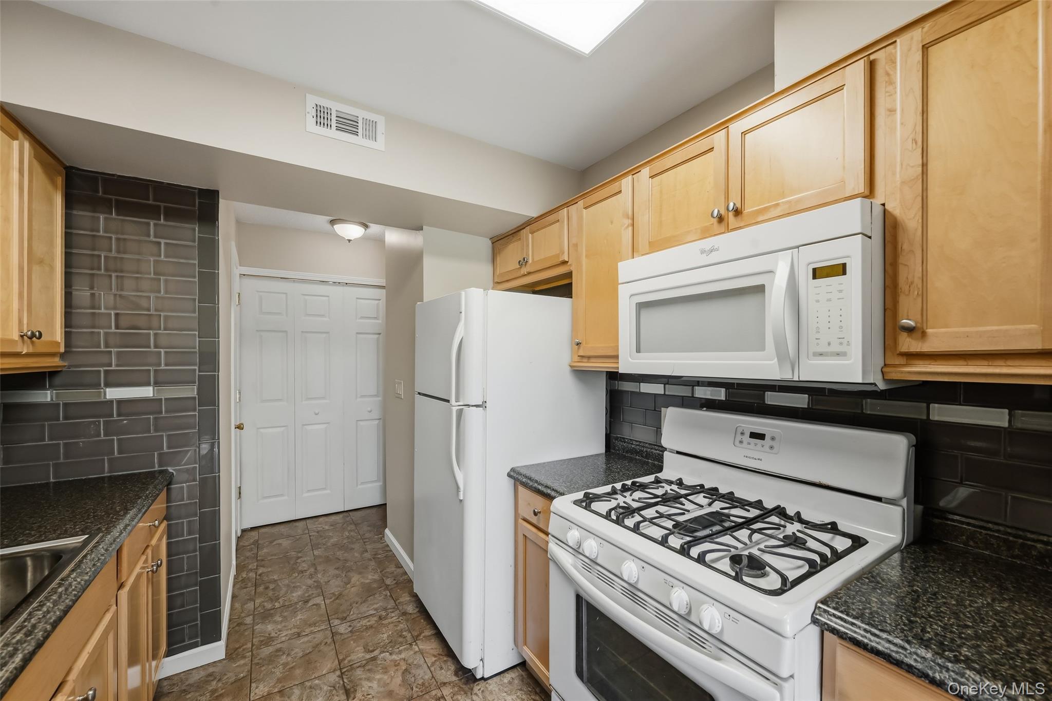 1005 Whispering Hills – For Sale photo 8