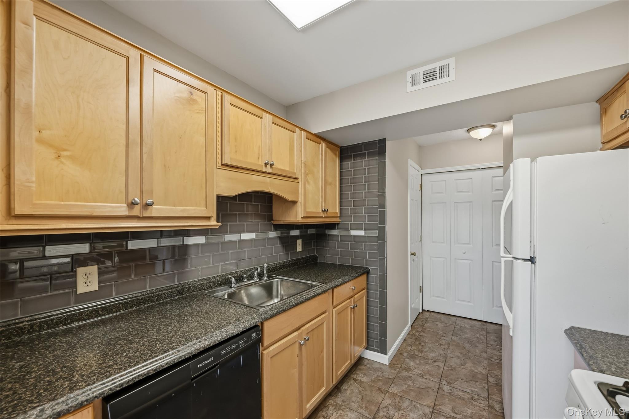 1005 Whispering Hills – For Sale photo 10