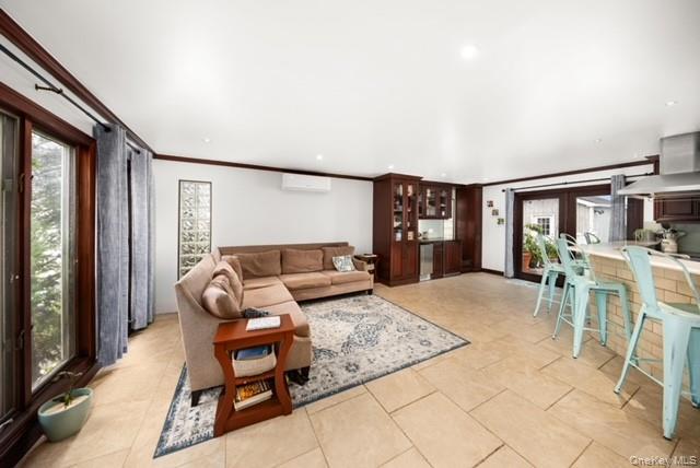 25 W 10th Road – For Sale photo 2