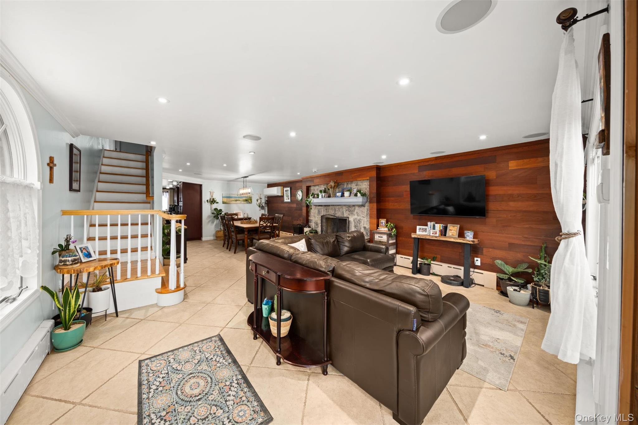 25 W 10th Road – For Sale photo 3
