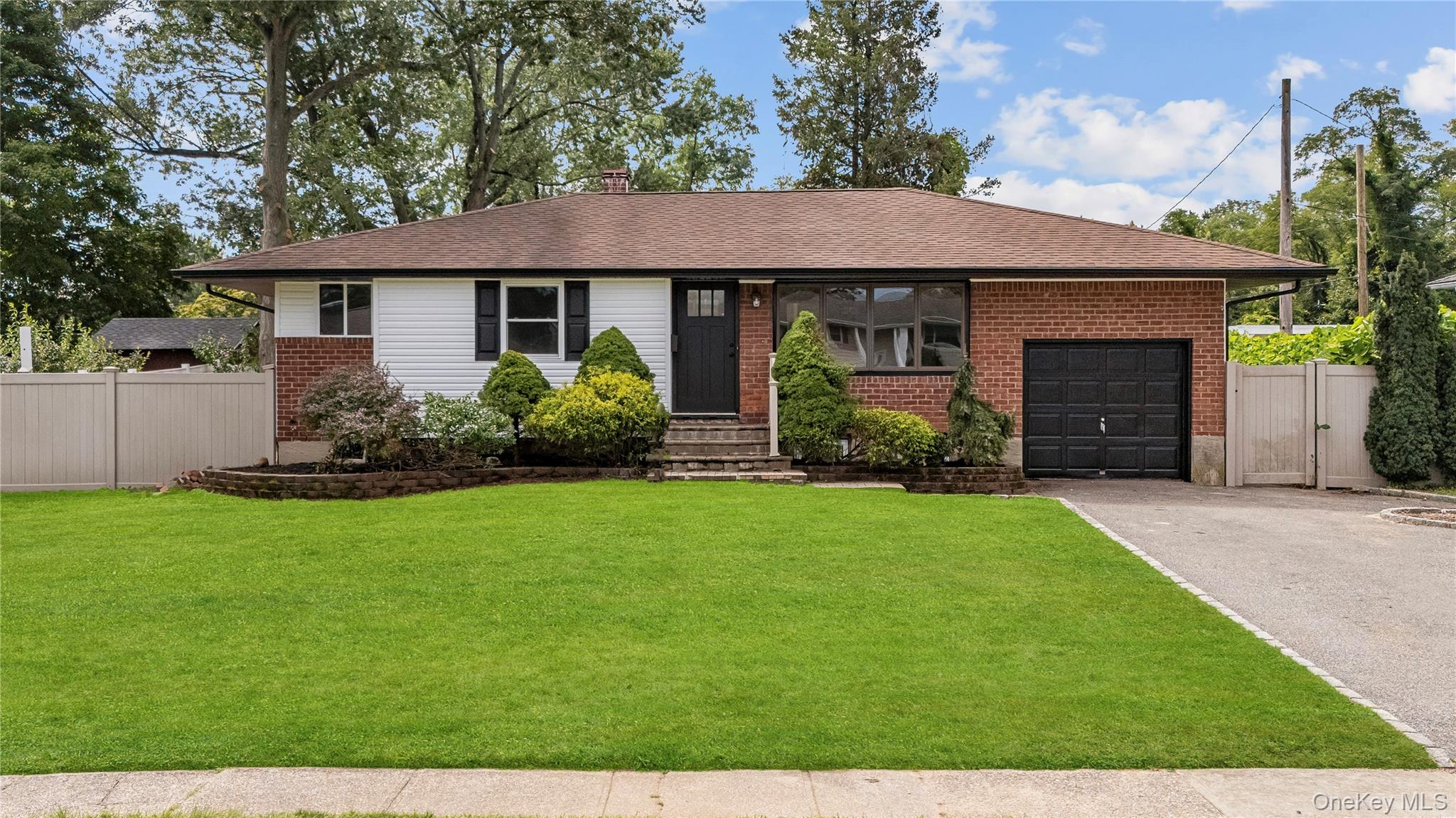 42 Rita Crescent – For Sale