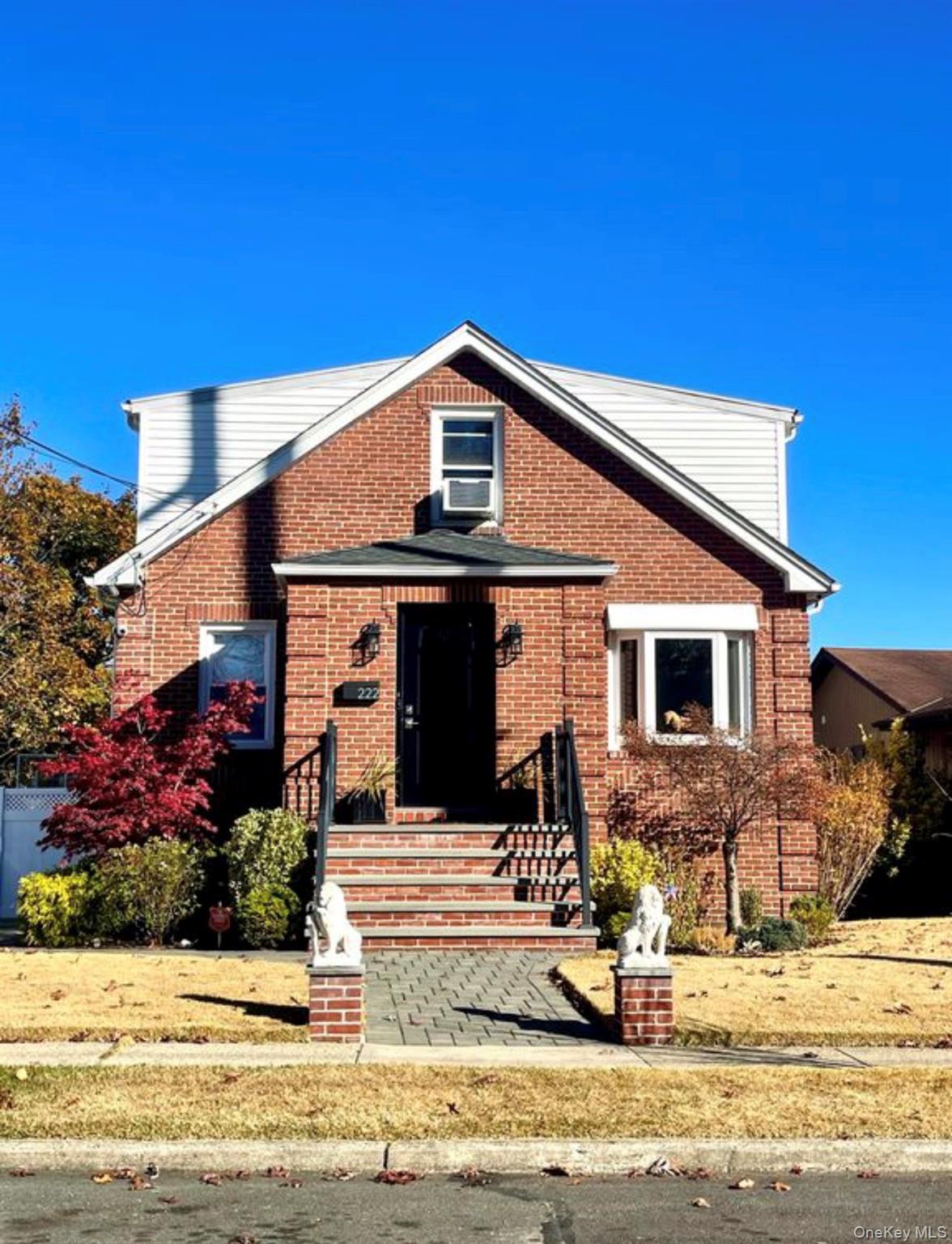 222 Centre Avenue – For Rent
