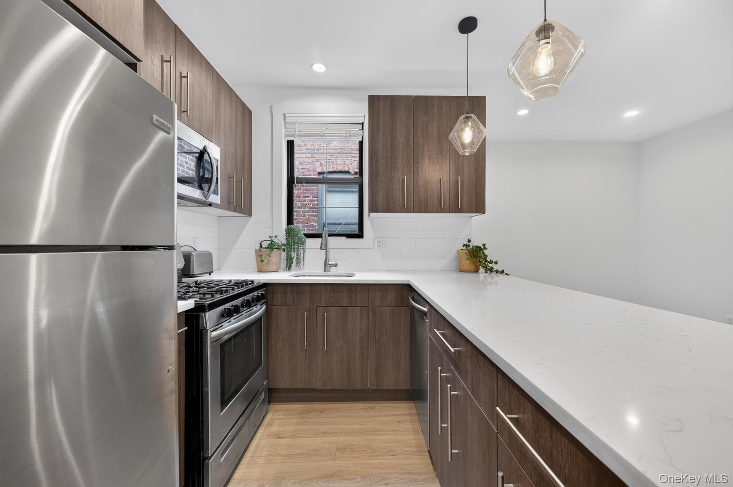 91 Mineola Boulevard, Unit A photo 9