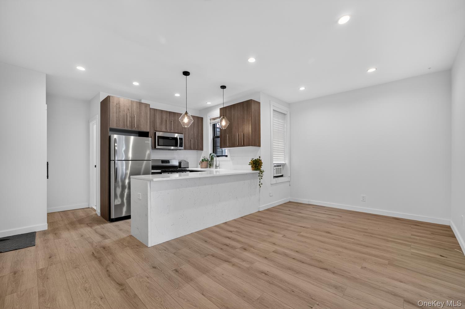91 Mineola Boulevard, Unit A photo 5