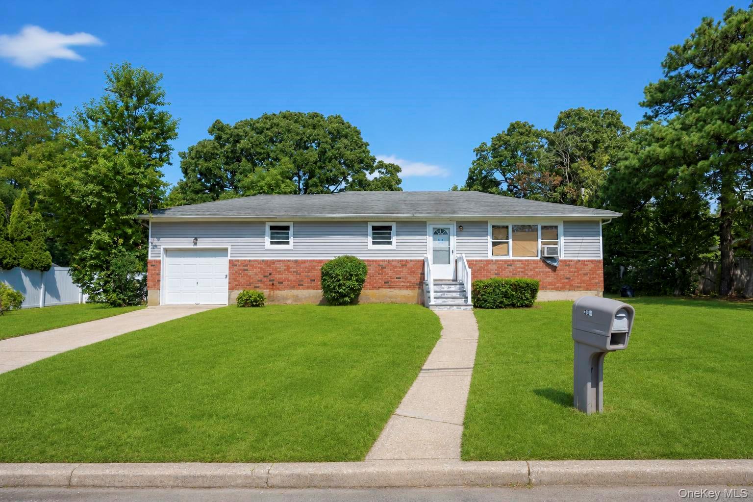 334 Robbins Street – For Sale photo 2