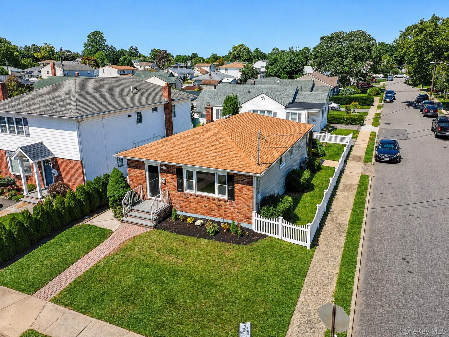 12 Grant Avenue – For Sale photo 2
