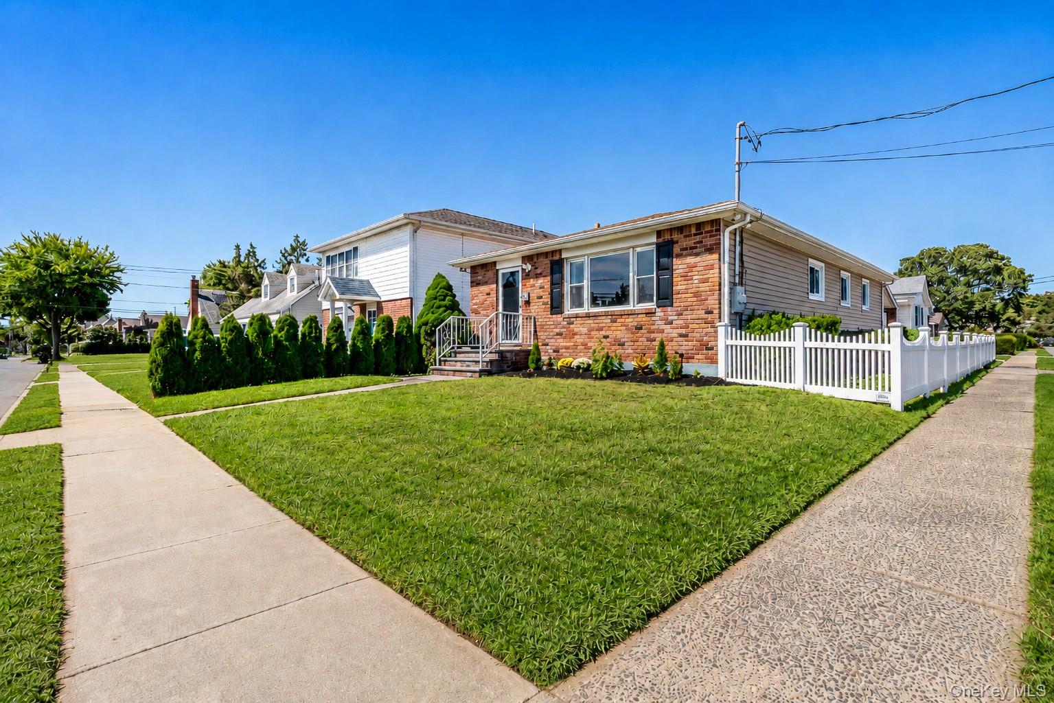 12 Grant Avenue – For Sale photo 4