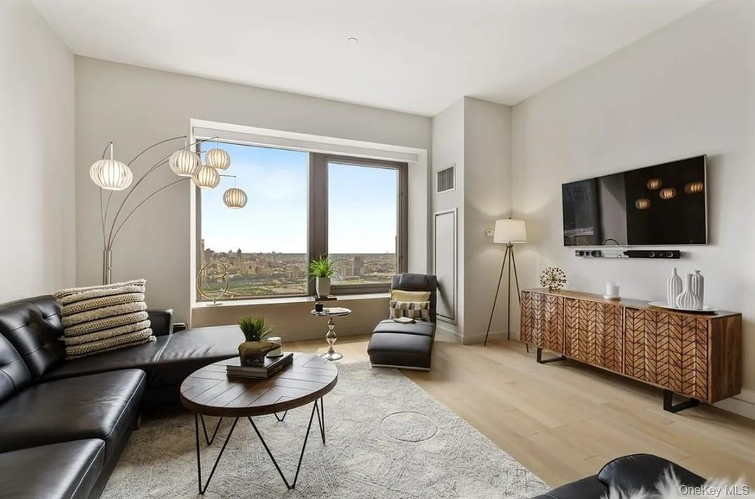 75 Wall Street, Unit 36R photo 18