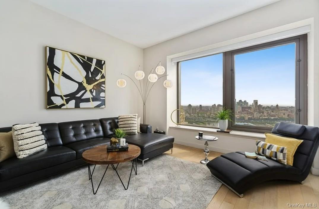 75 Wall Street, Unit 36R