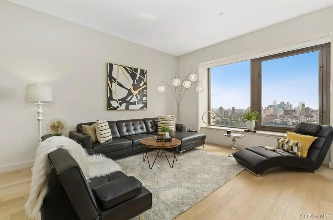 75 Wall Street, Unit 36R photo 4