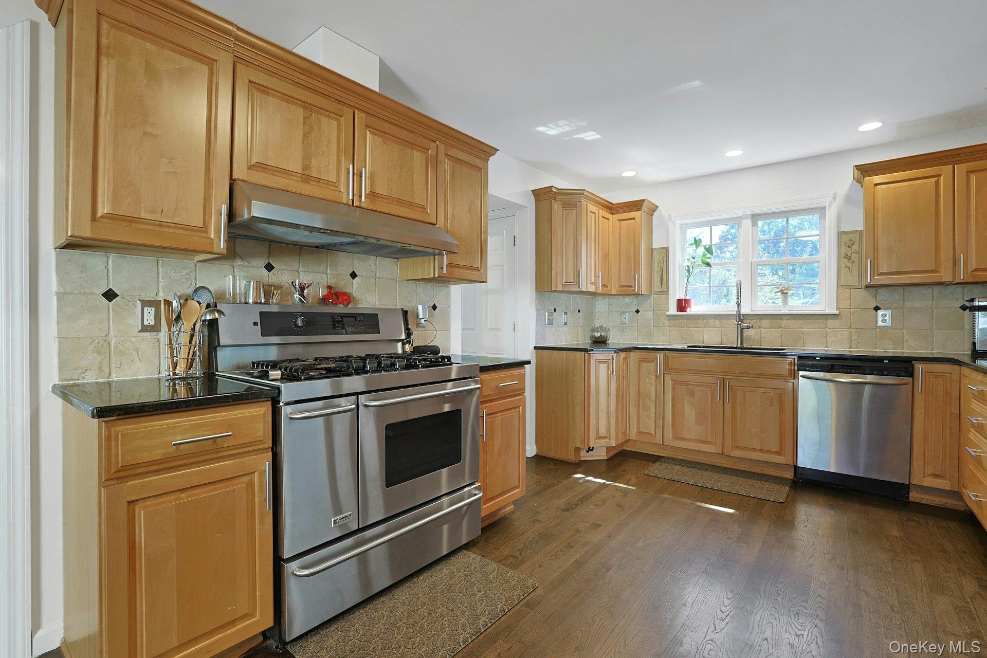 75 Franklin Avenue – For Sale photo 13