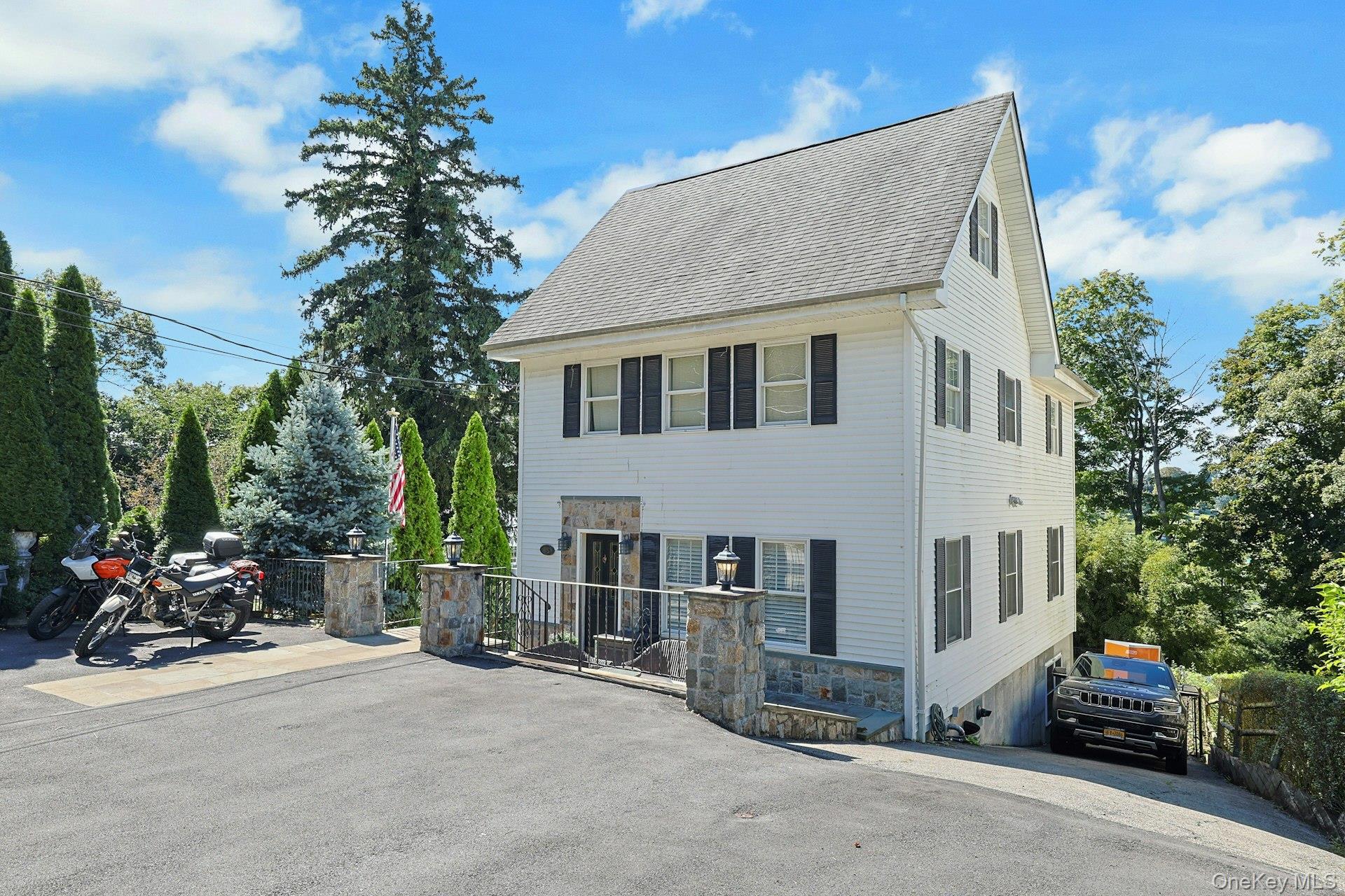 75 Franklin Avenue – For Sale photo 2
