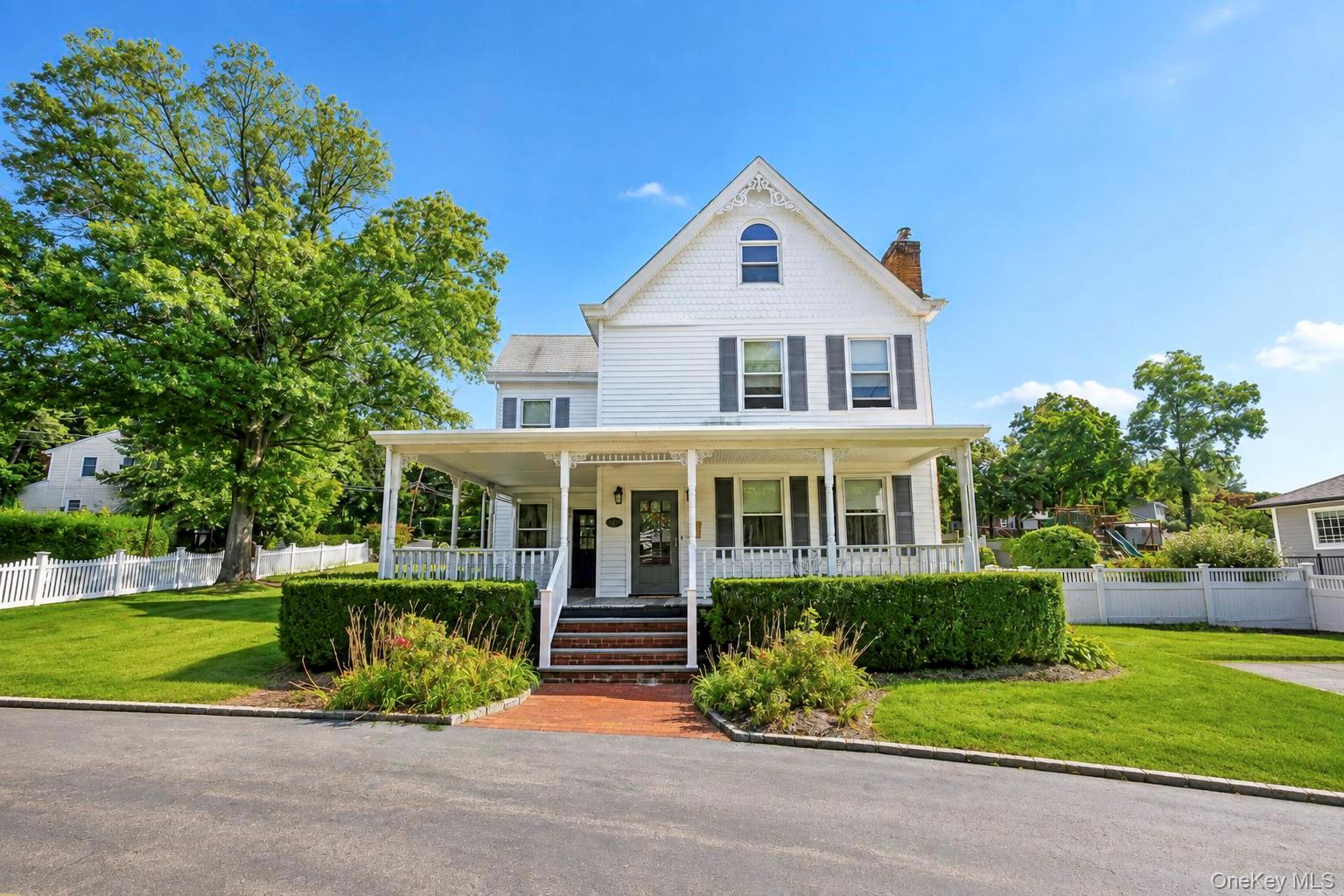 104 Bayville Avenue – For Sale photo 2