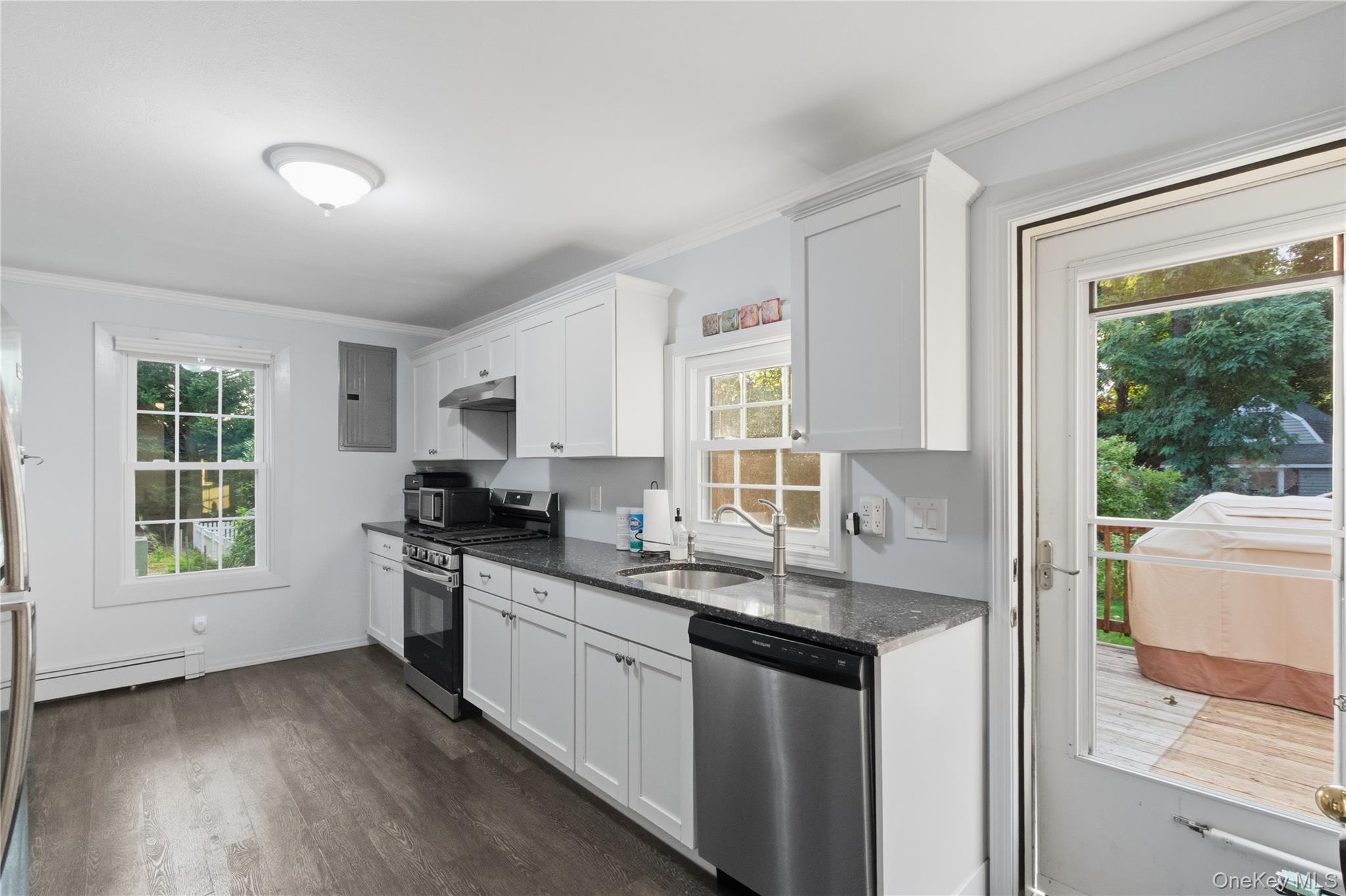 11 Bay Street – For Rent photo 7