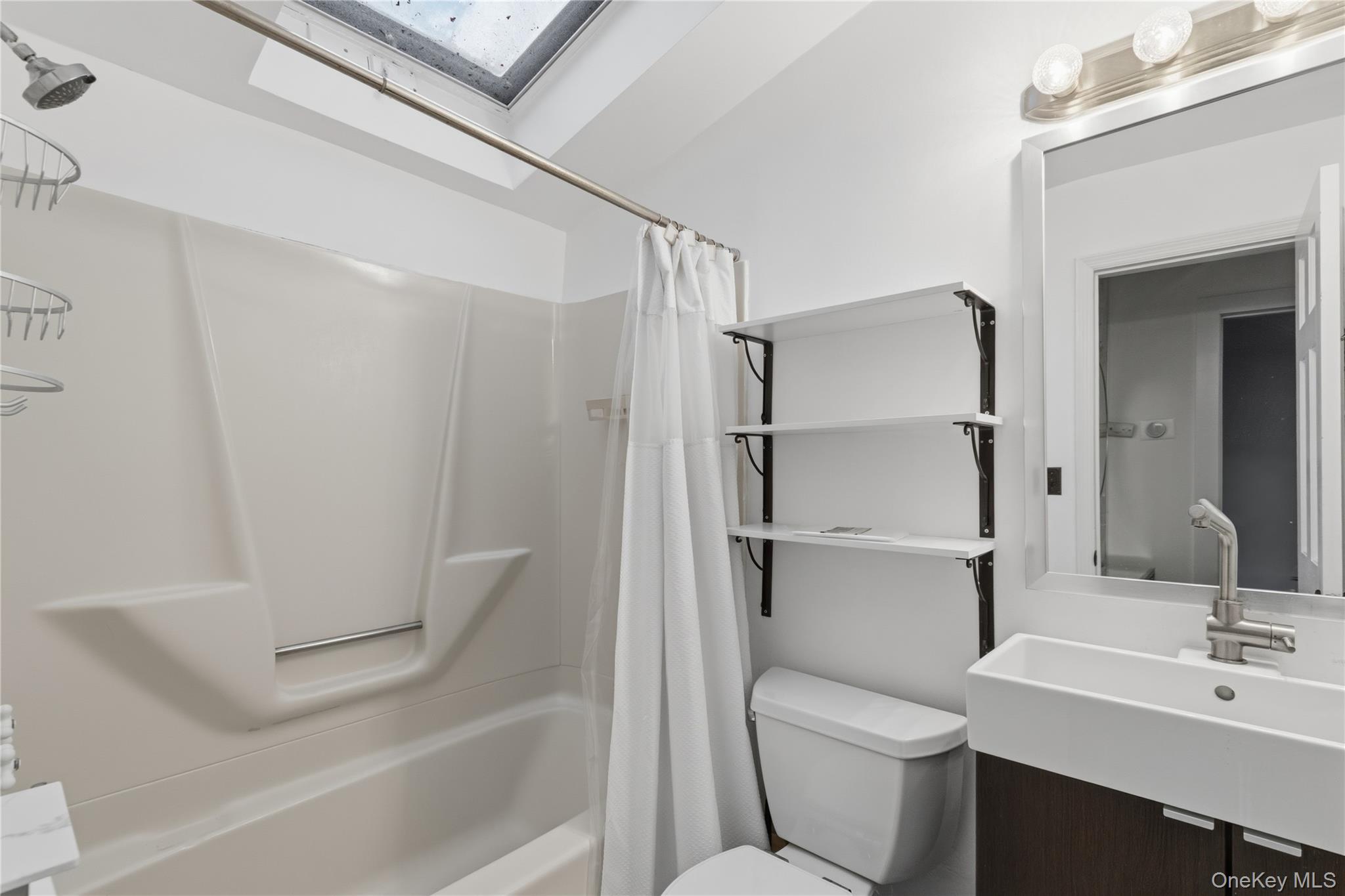 11 Bay Street – For Rent photo 16