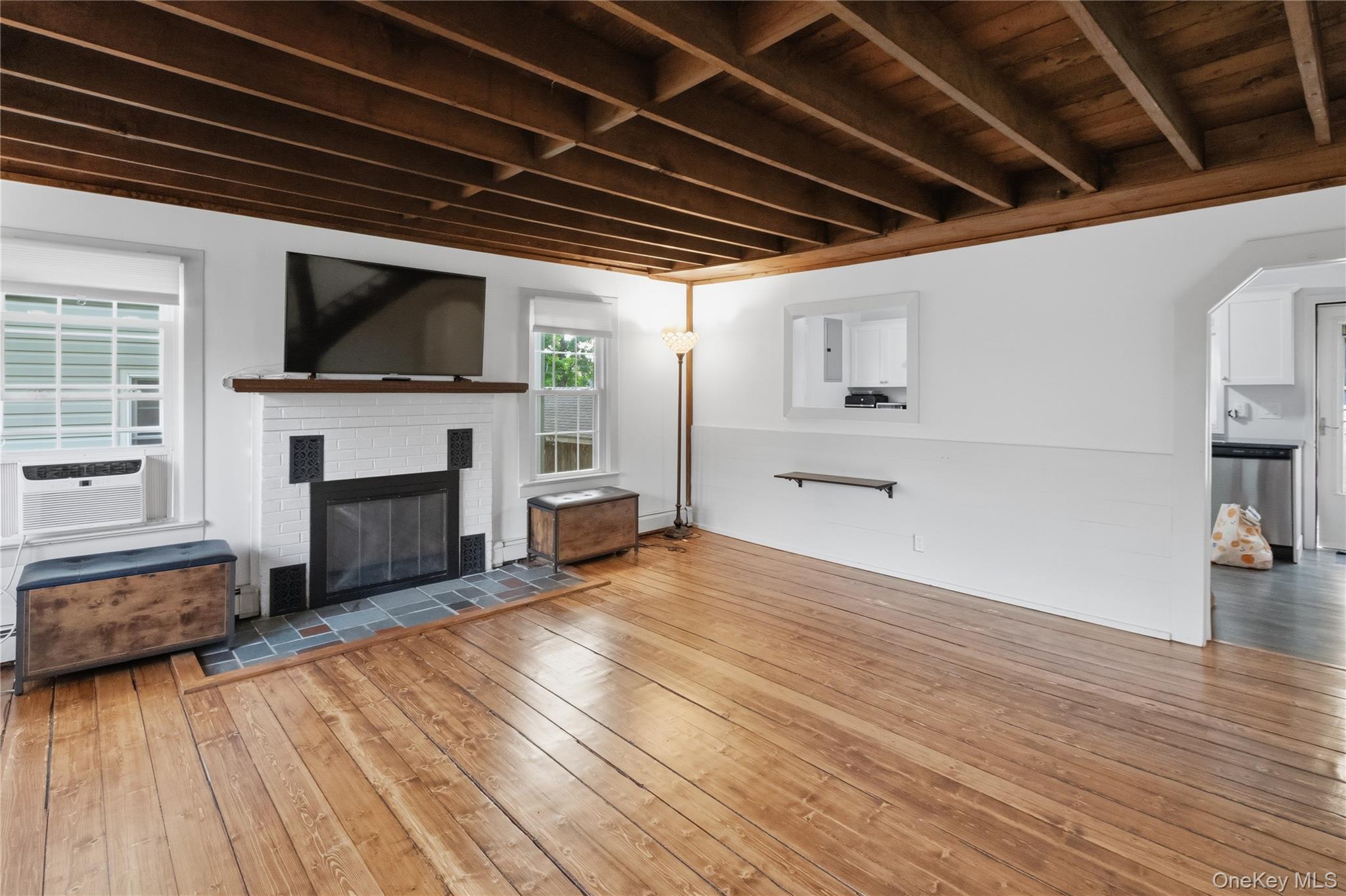 11 Bay Street – For Rent photo 5