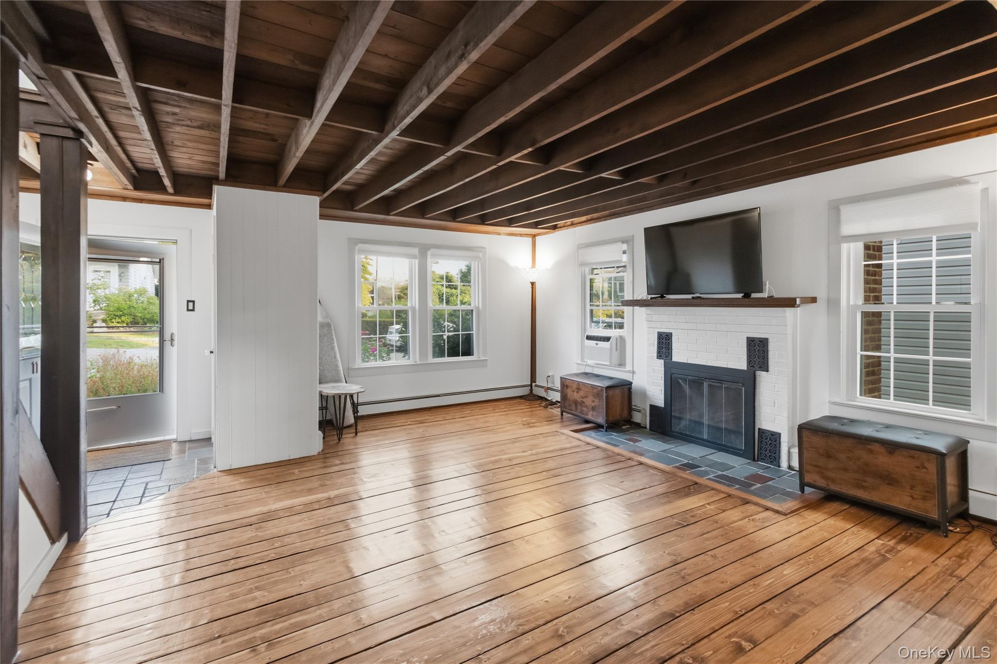 11 Bay Street – For Rent photo 3