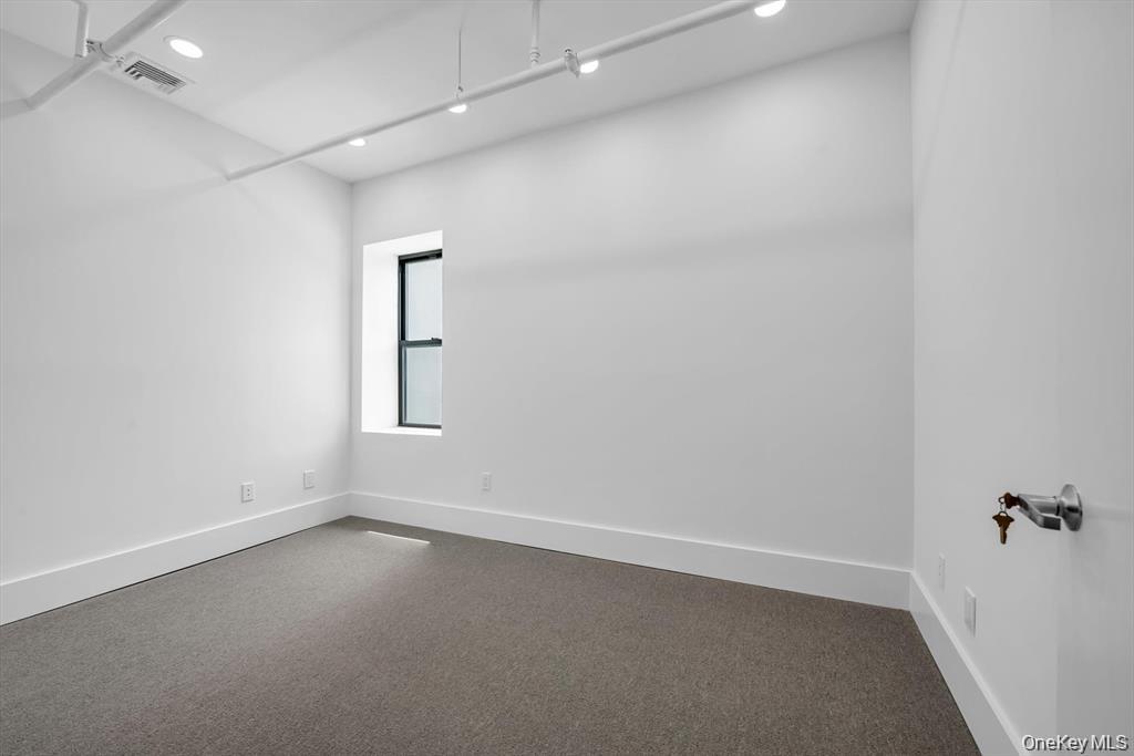 705 Middle Neck Rd., Unit 304 photo 13