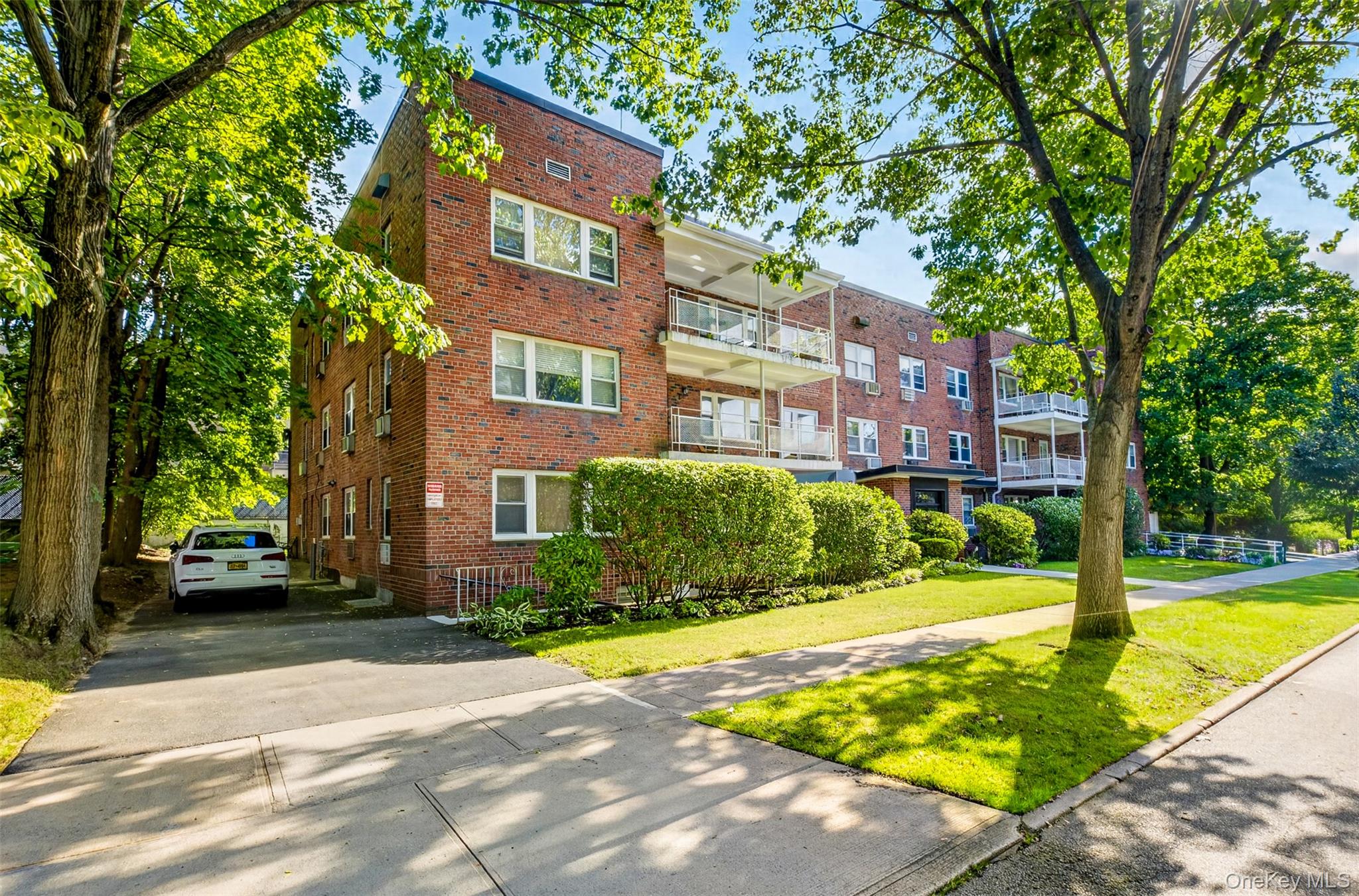 20 Hill Park Avenue, Unit 1F
