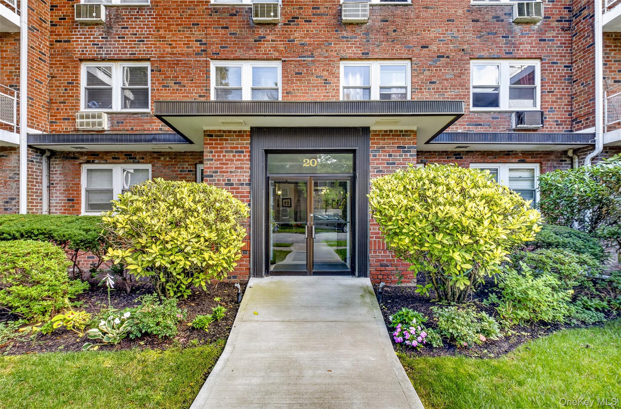 20 Hill Park Avenue, Unit 1F photo 3