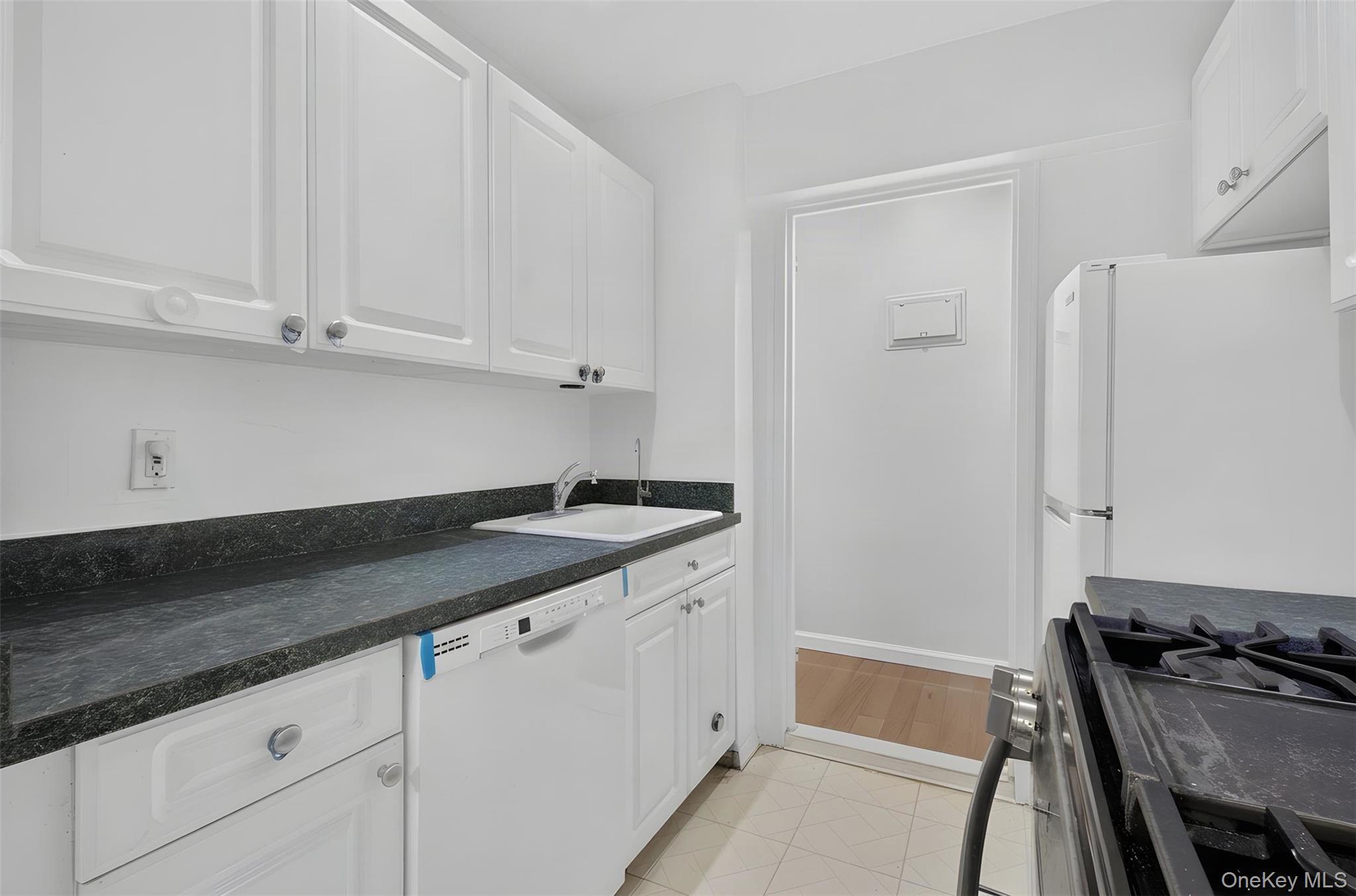 20 Hill Park Avenue, Unit 1F photo 15