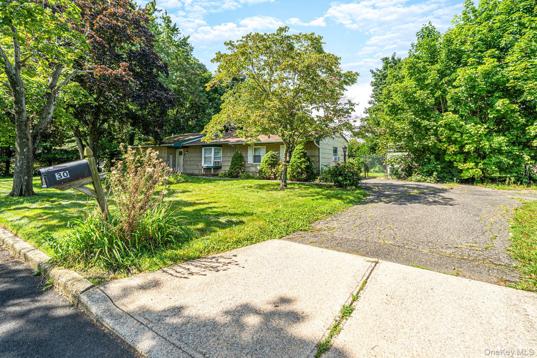 30 Ashland Street – For Sale photo 2