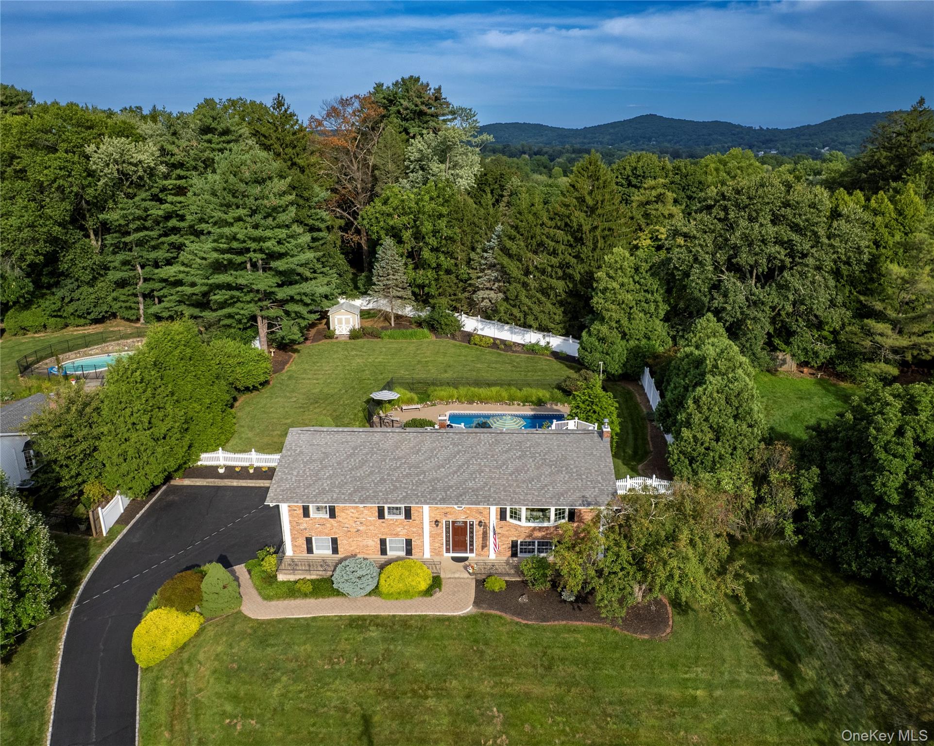 619 Russet Road – For Sale