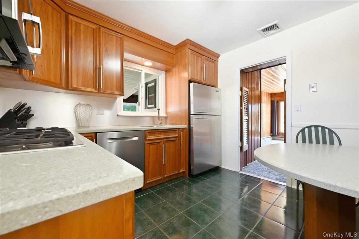 3695 Waverly Avenue – For Sale photo 10