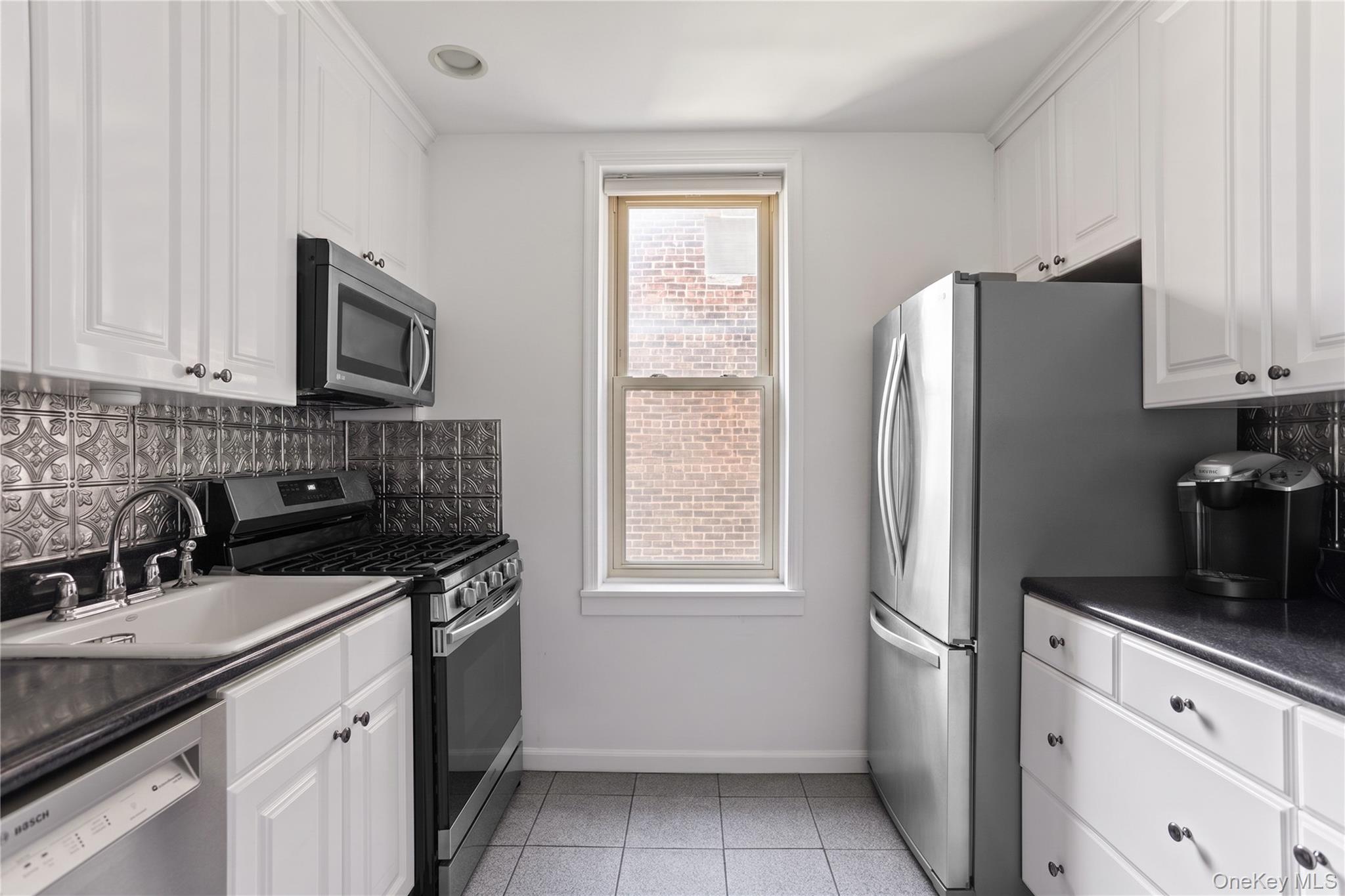 43-10 48th Avenue, Unit 5R photo 2