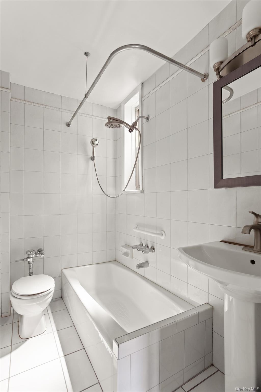 43-10 48th Avenue, Unit 5R photo 4