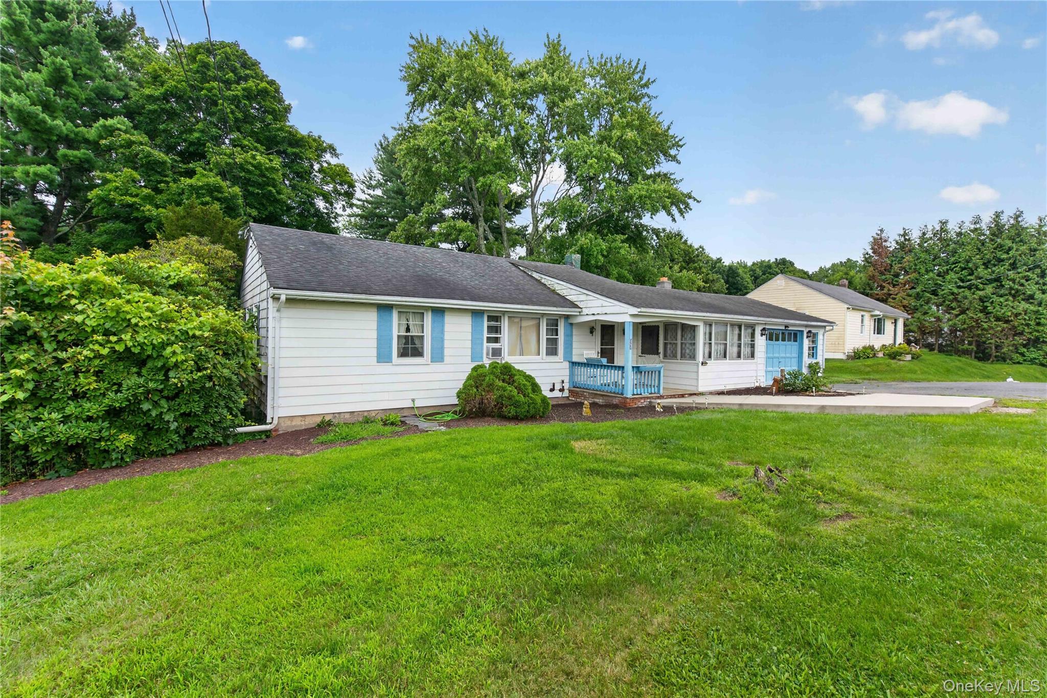 566 Lakeside Road – For Sale photo 3
