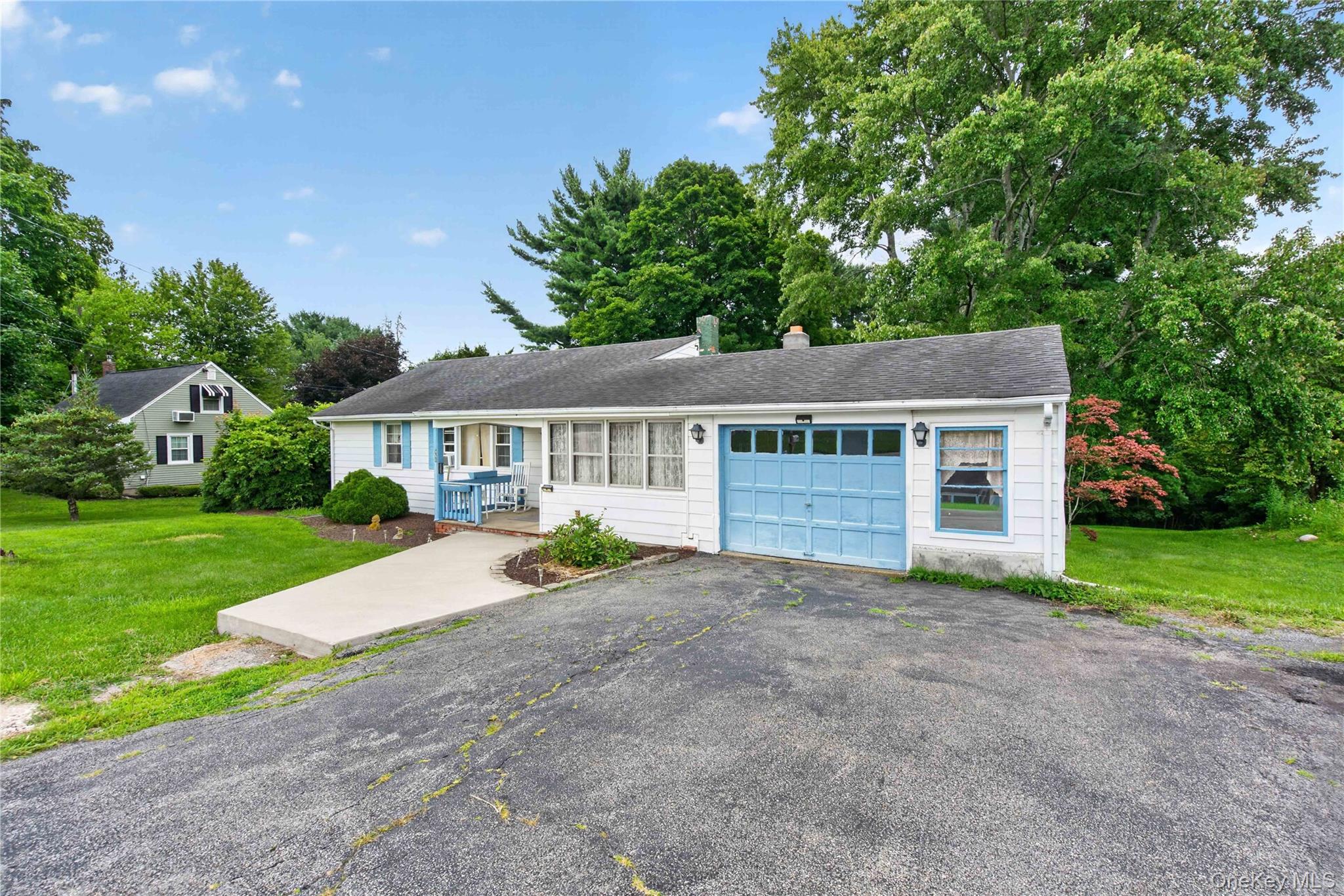 566 Lakeside Road – For Sale photo 2