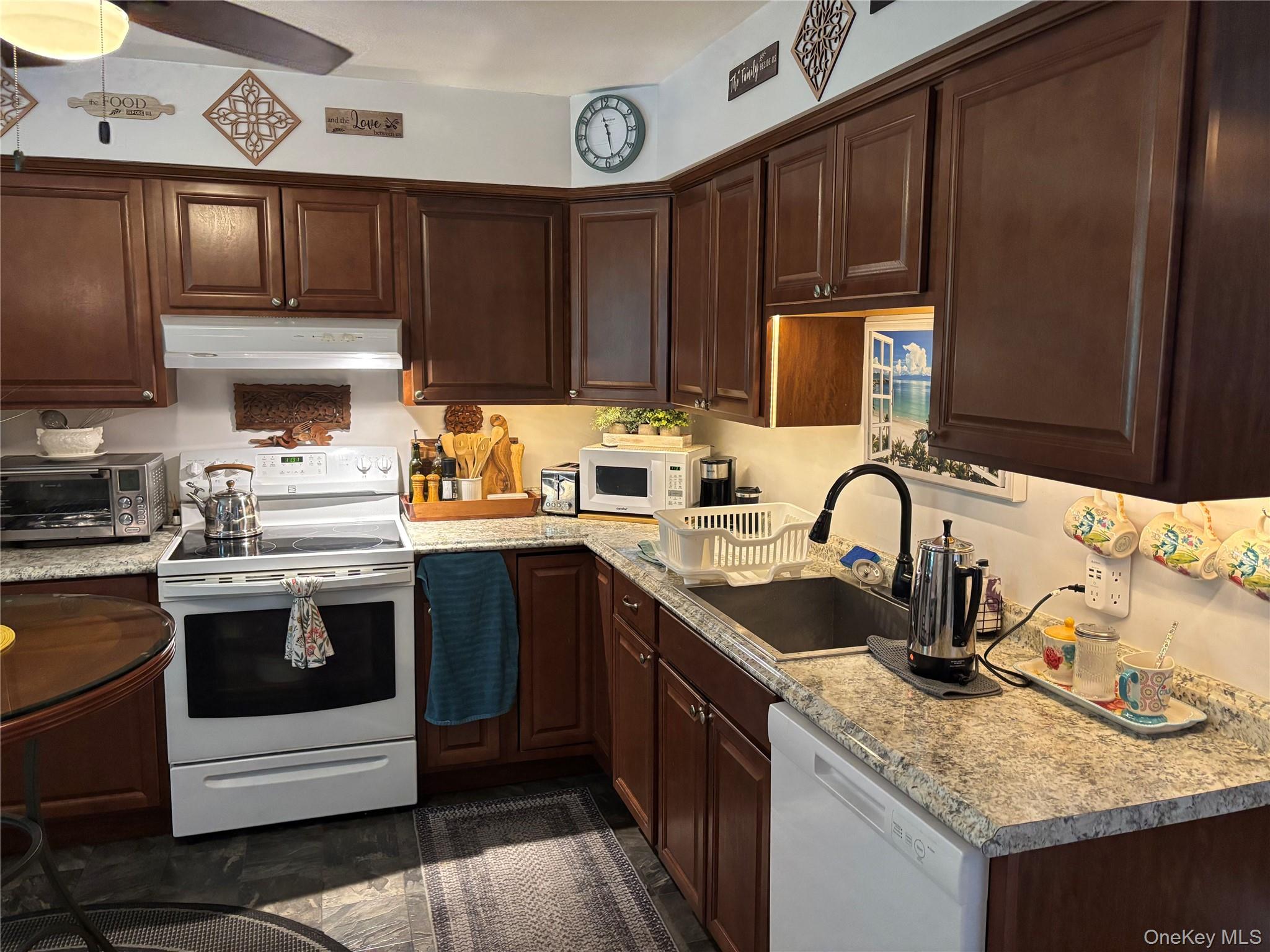 10 Oakwood Terrace, Unit 37 photo 8