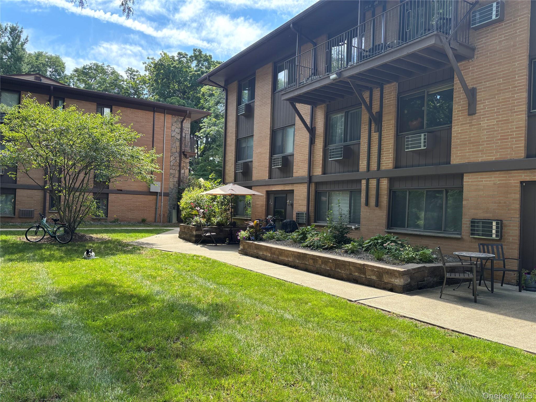10 Oakwood Terrace, Unit 37 photo 2