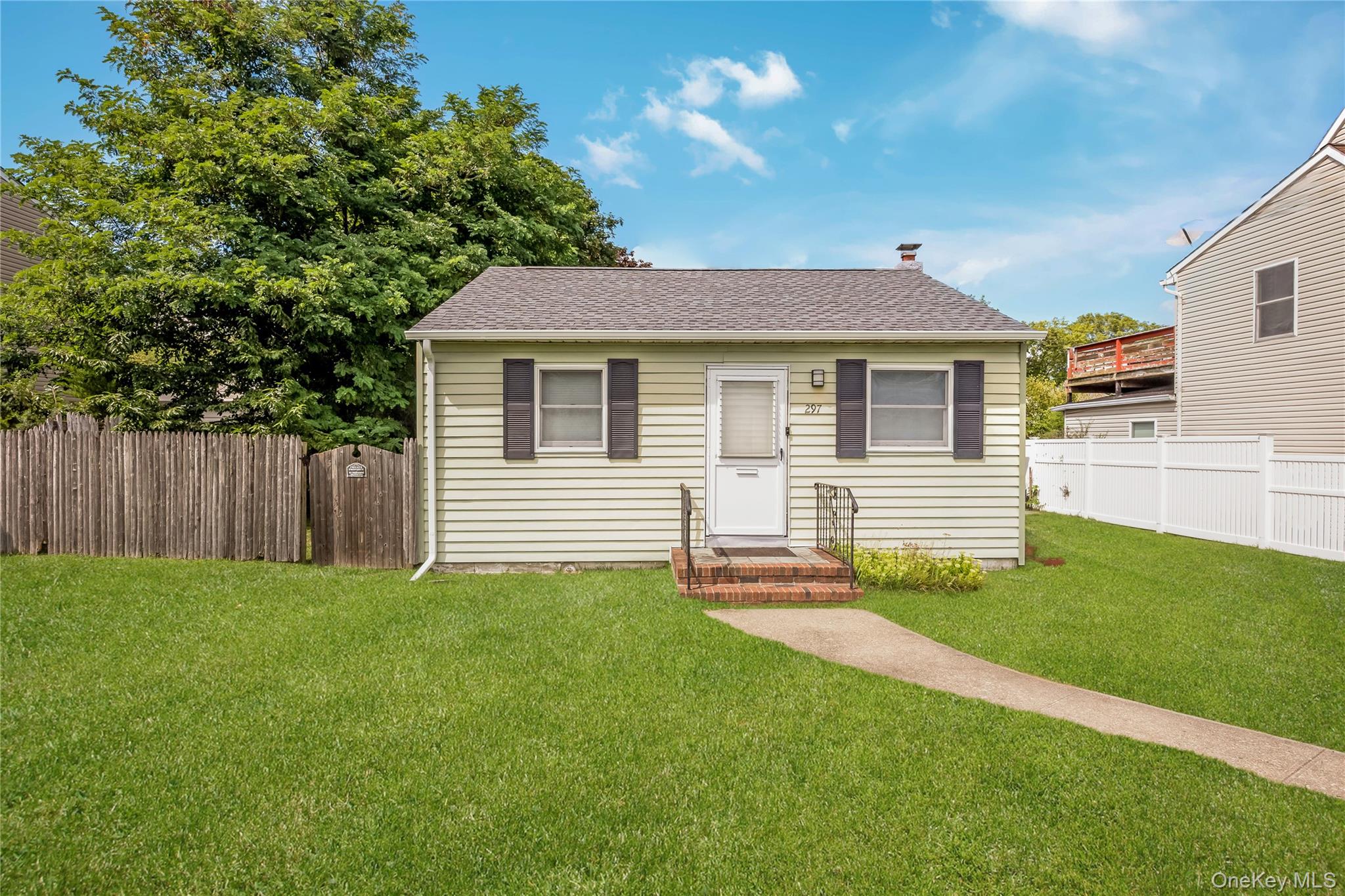297 16th Street – For Sale photo 2