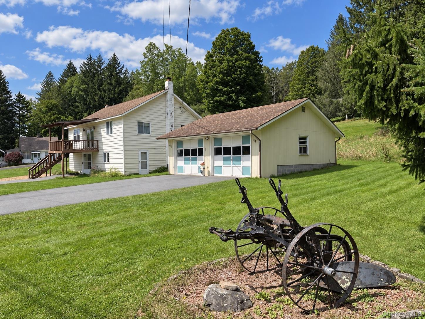 979 DeBruce Road – For Sale