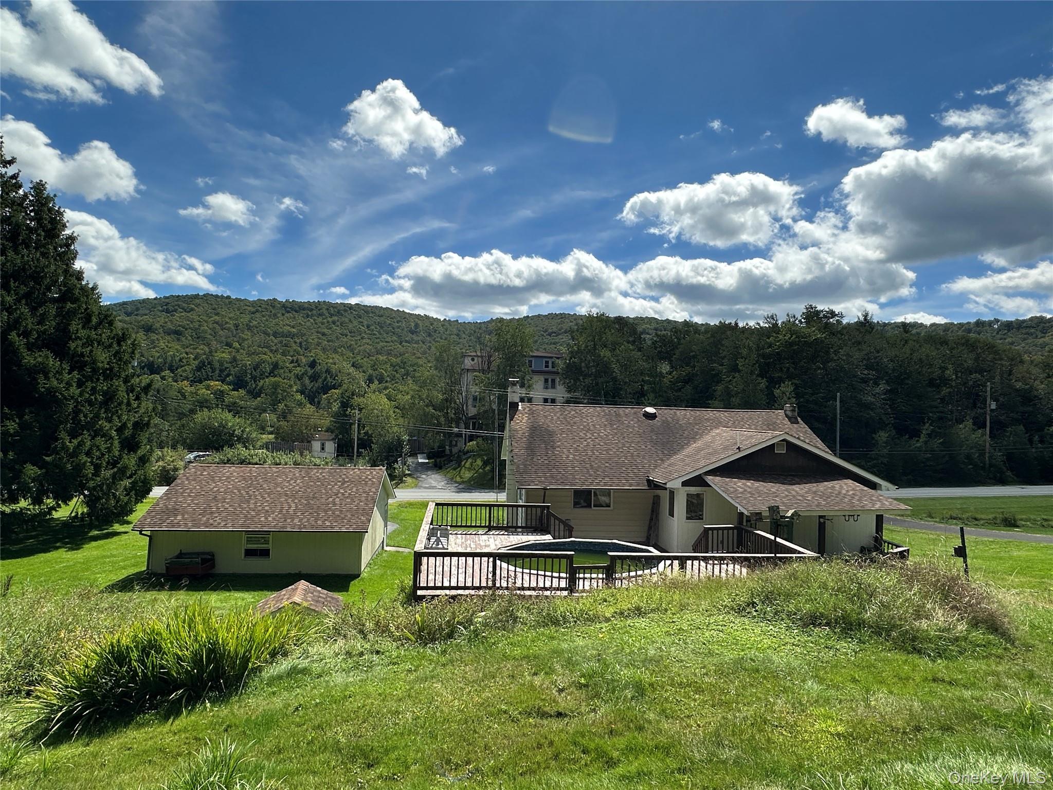 979 DeBruce Road – For Sale photo 2