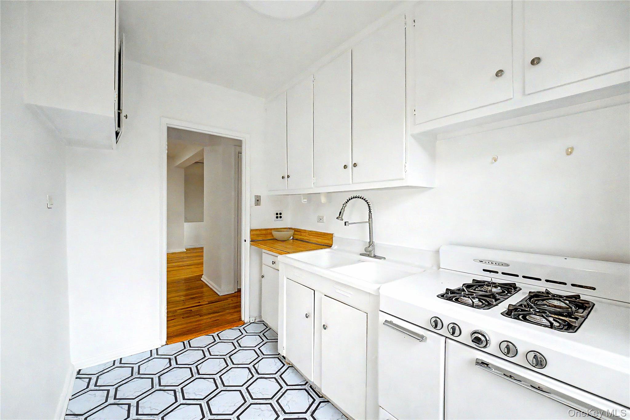 7508 Bell Boulevard, Unit 3L photo 17