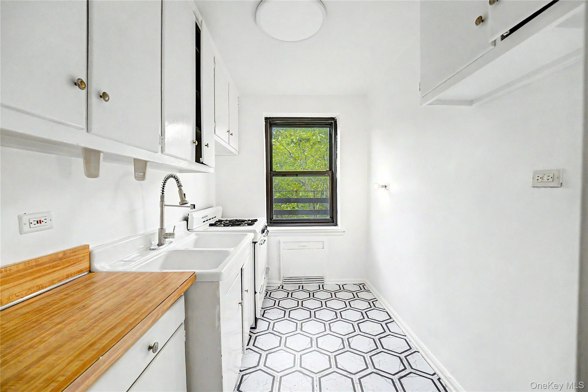 7508 Bell Boulevard, Unit 3L photo 16