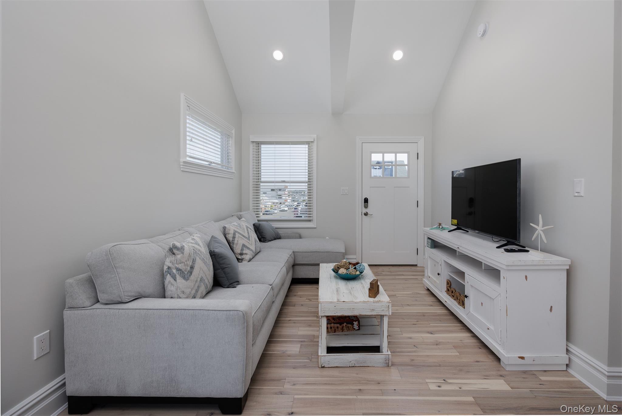 24 Pennsylvania Avenue, Unit 2 photo 3