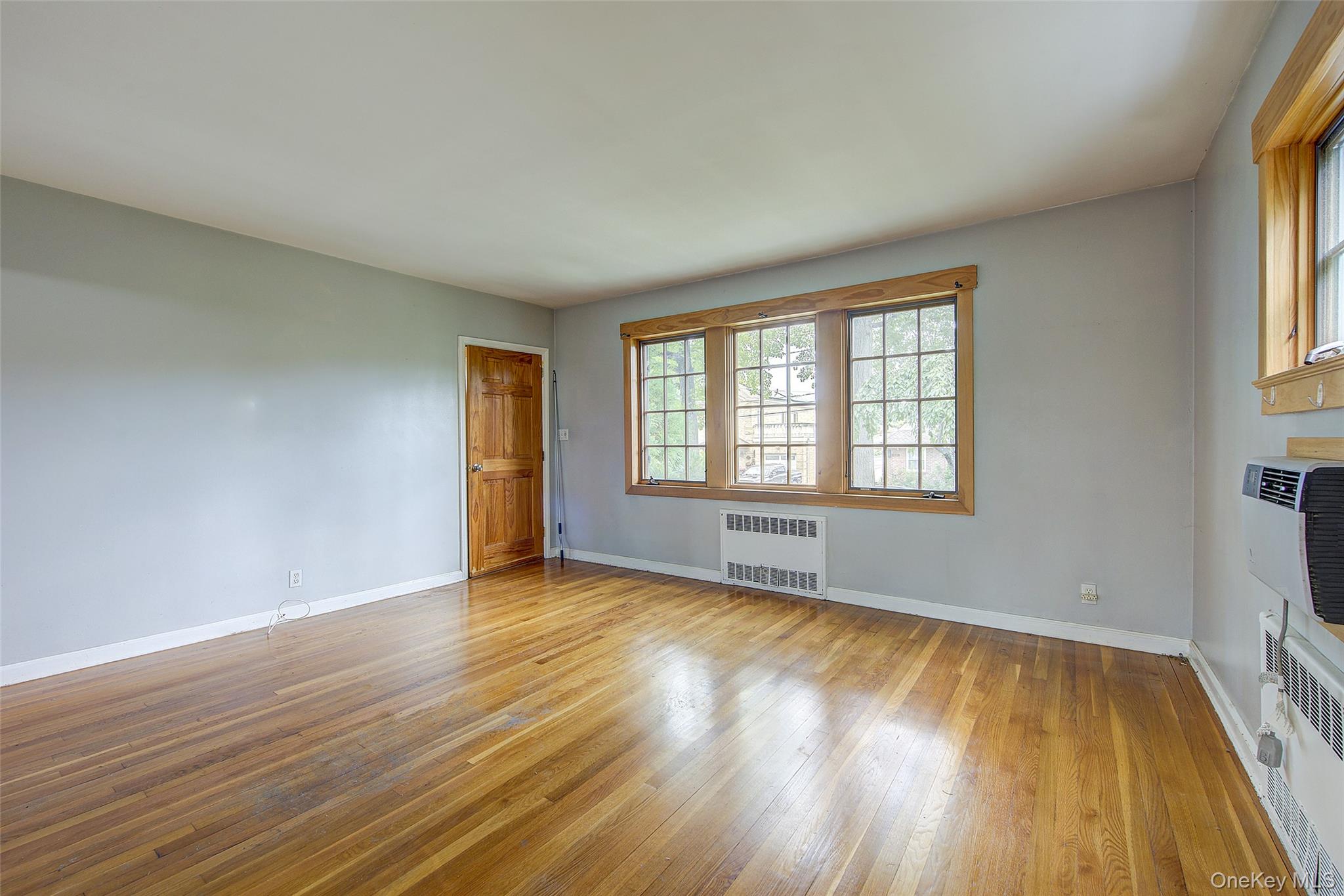 26-20 210th Place – For Sale photo 4