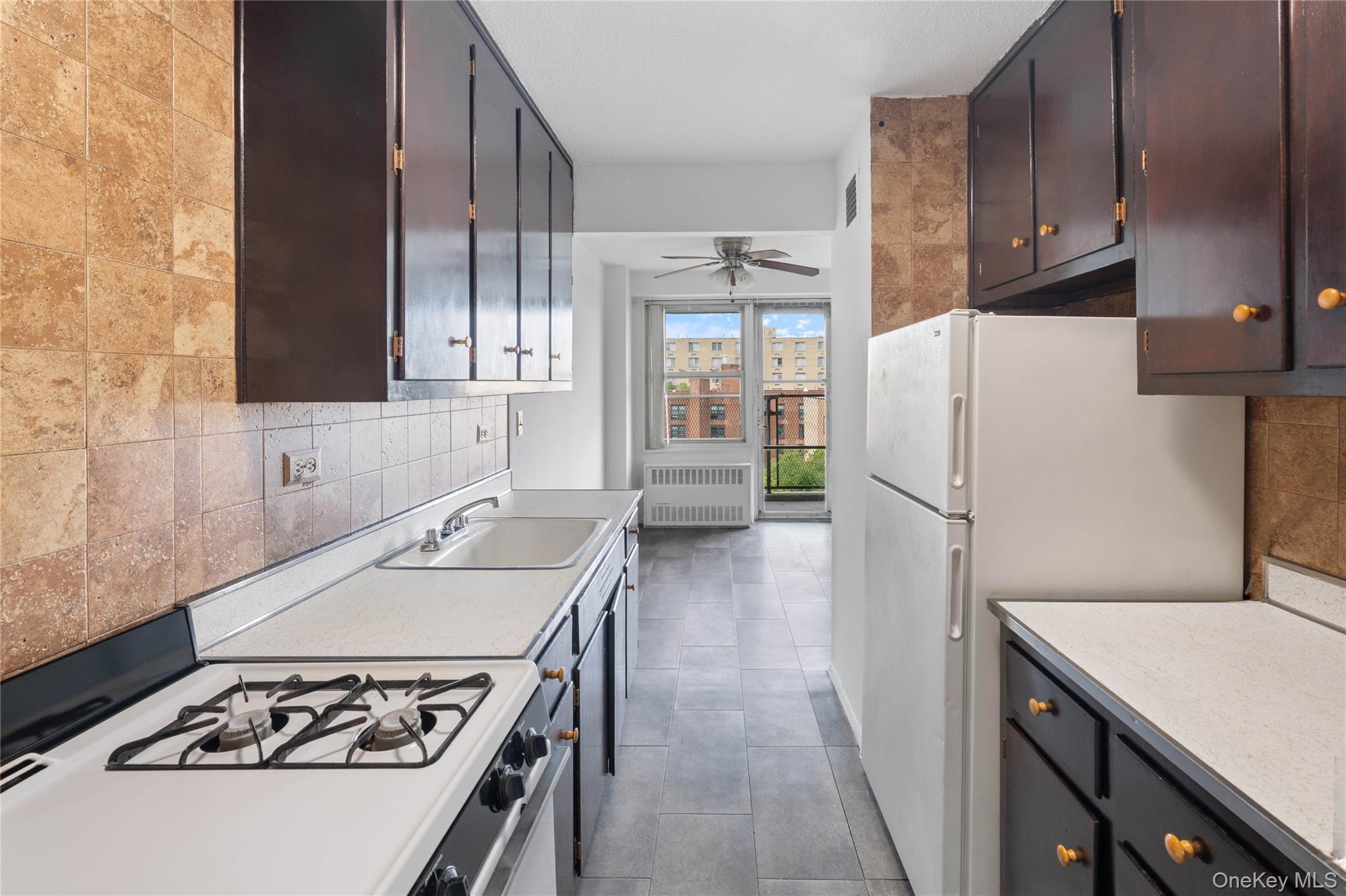 2550 Olinville Avenue, Unit 7E photo 3