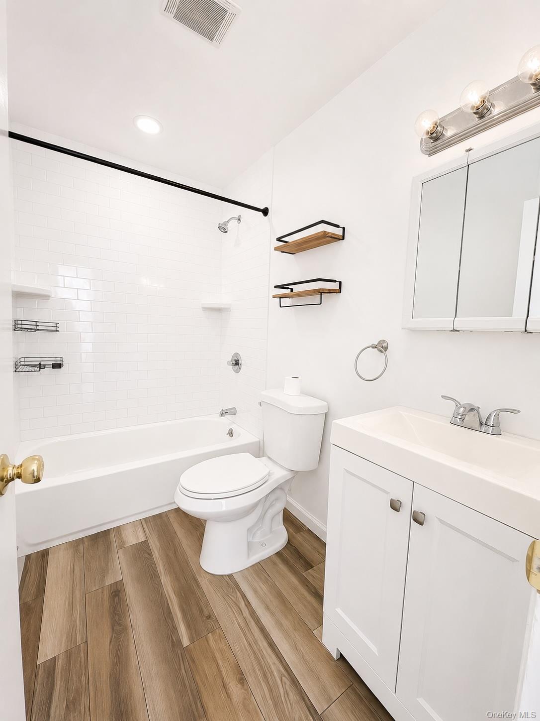 633 Wellwood Avenue, Unit A3 photo 4