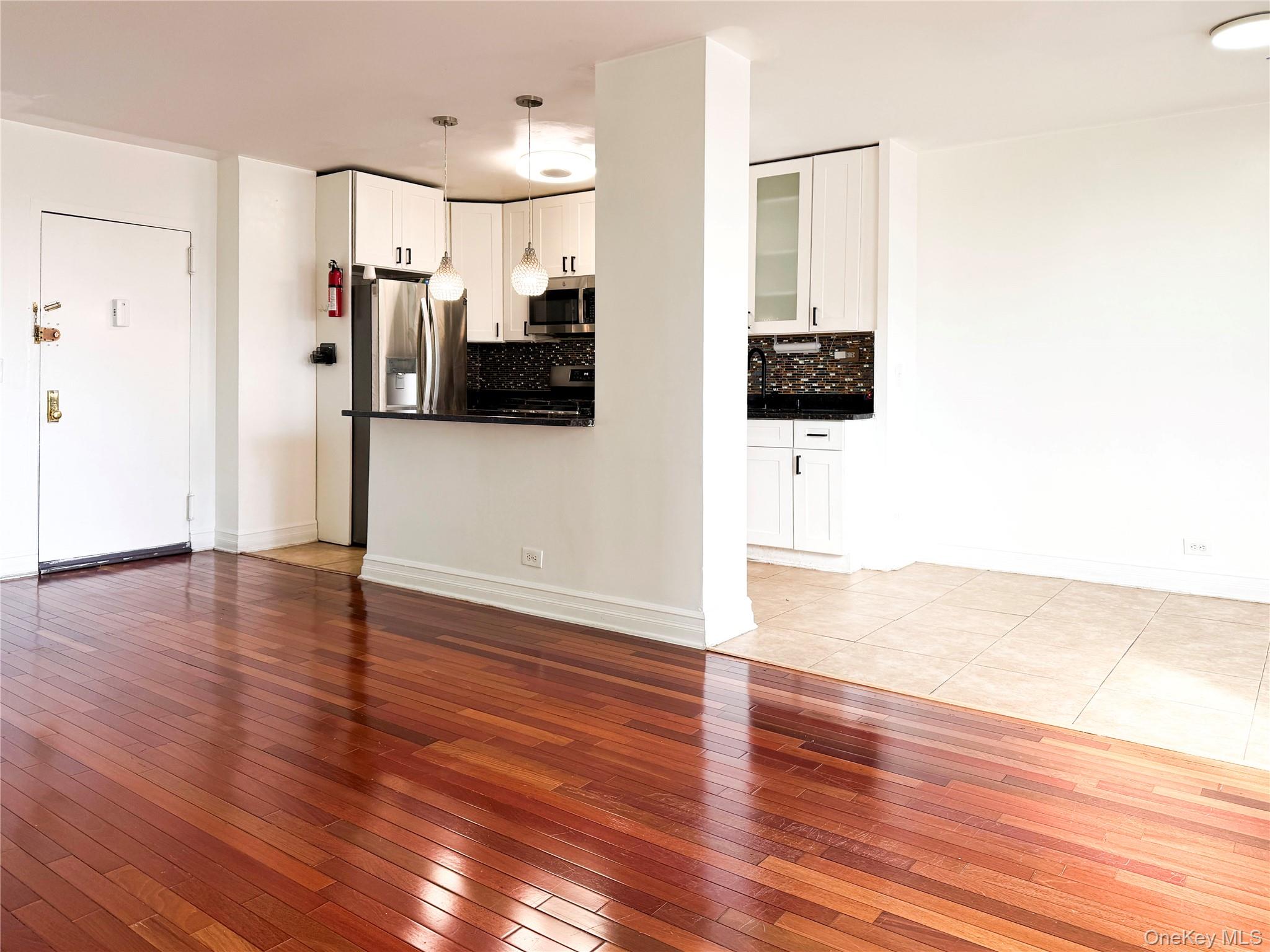 880 Boynton Avenue, Unit 9L photo 6