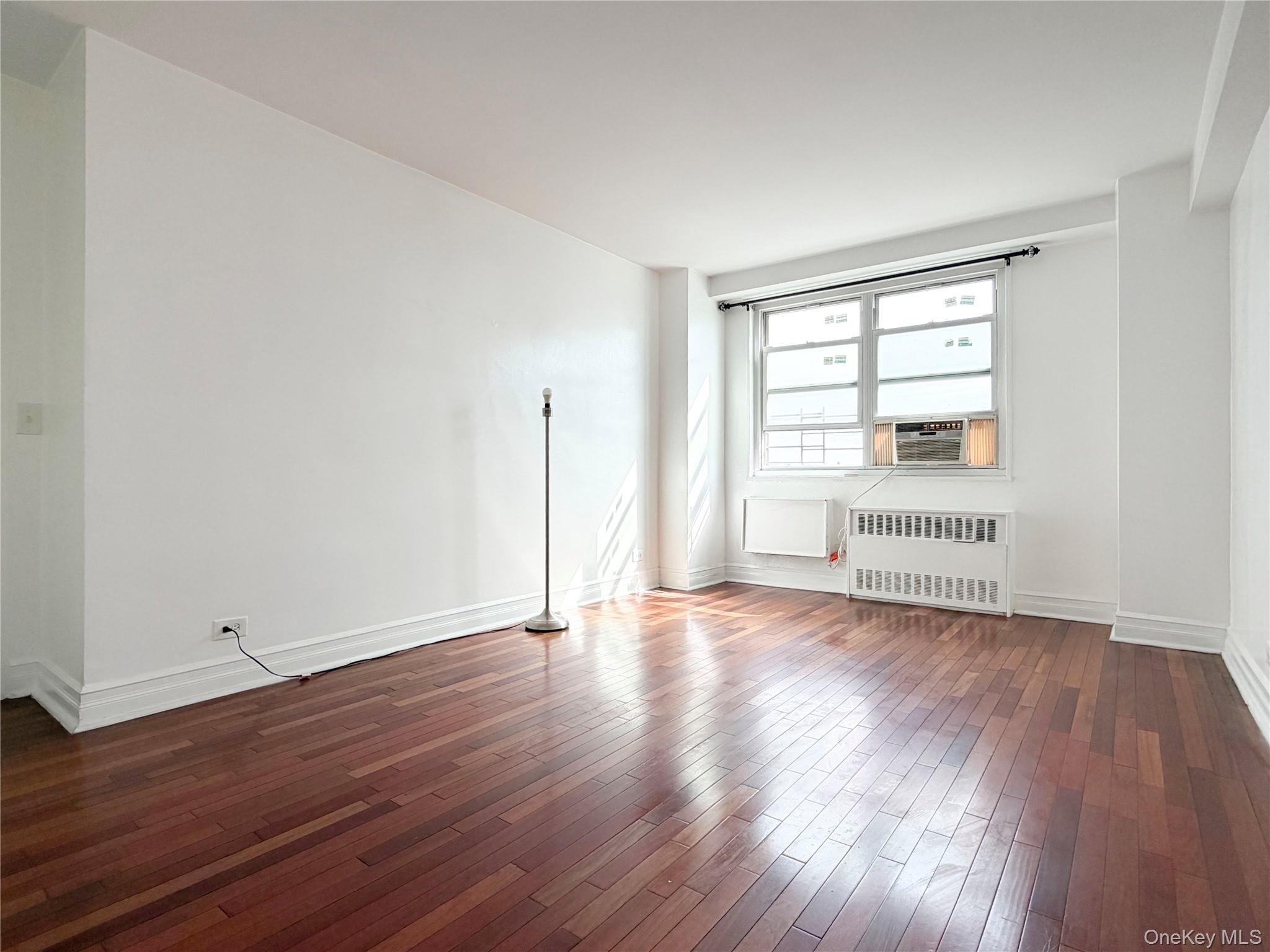 880 Boynton Avenue, Unit 9L photo 15